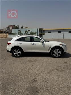 Infiniti QX70